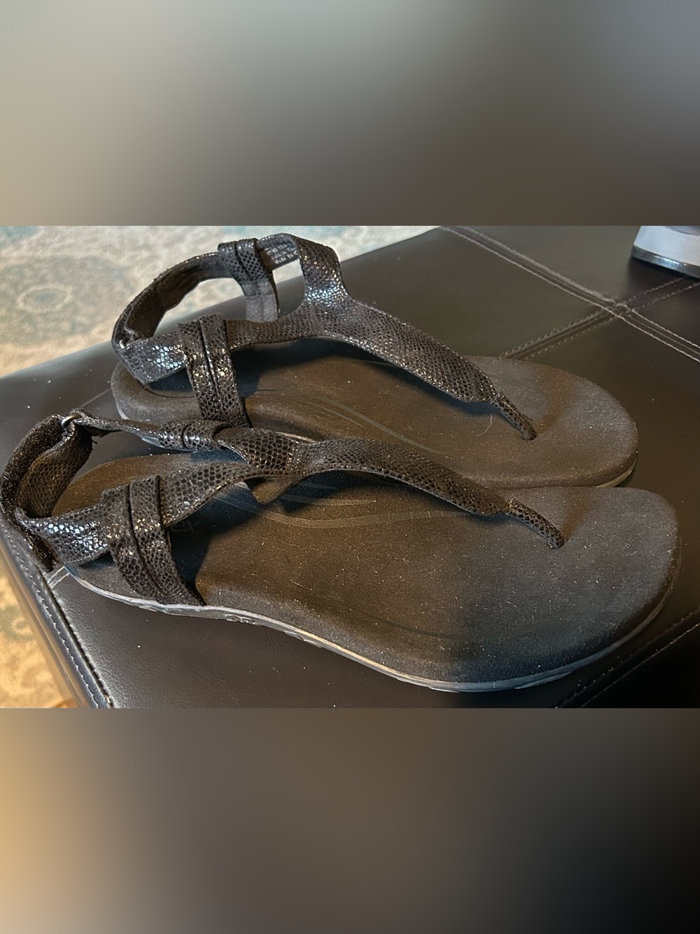 Aetrex Women’s Textured Strap Thong Sandals Size 9.5